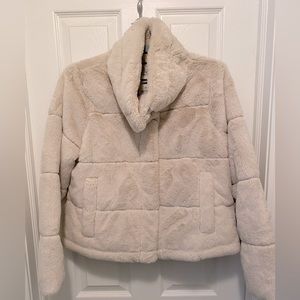 Abercrombie & Fitch cropped faux fur mini puffer jacket. Size L.